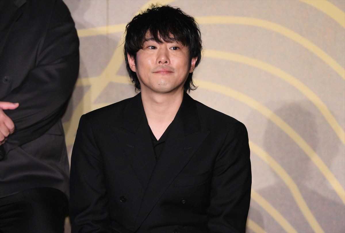 岡田准一、殺陣で怪我した直後にロケハン　鉄人ぶり明かされ照れ笑い