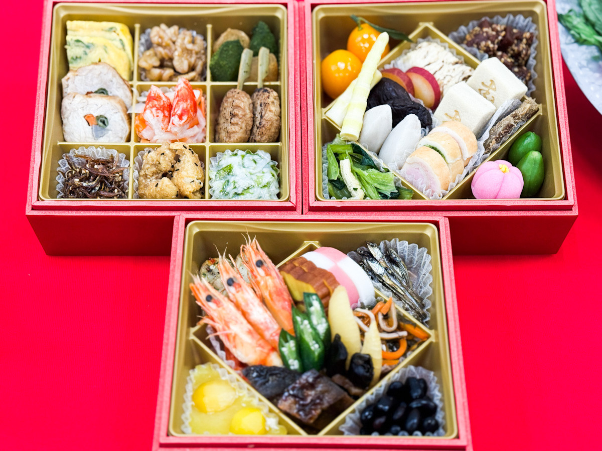 「ファミマのおせち2026」取材