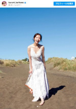 白いワンピース姿がかわいい刈川くるみ　※「刈川くるみ」インスタグラム