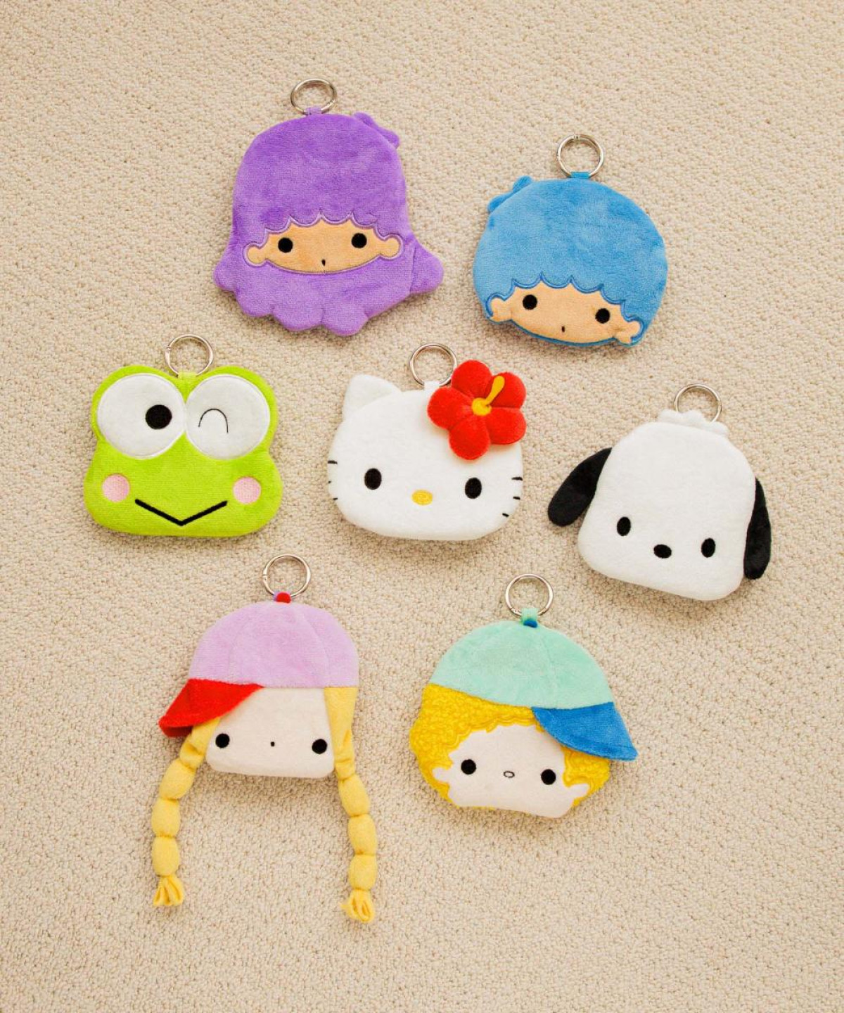 251110「いちご新聞」×「ローリーズファーム」