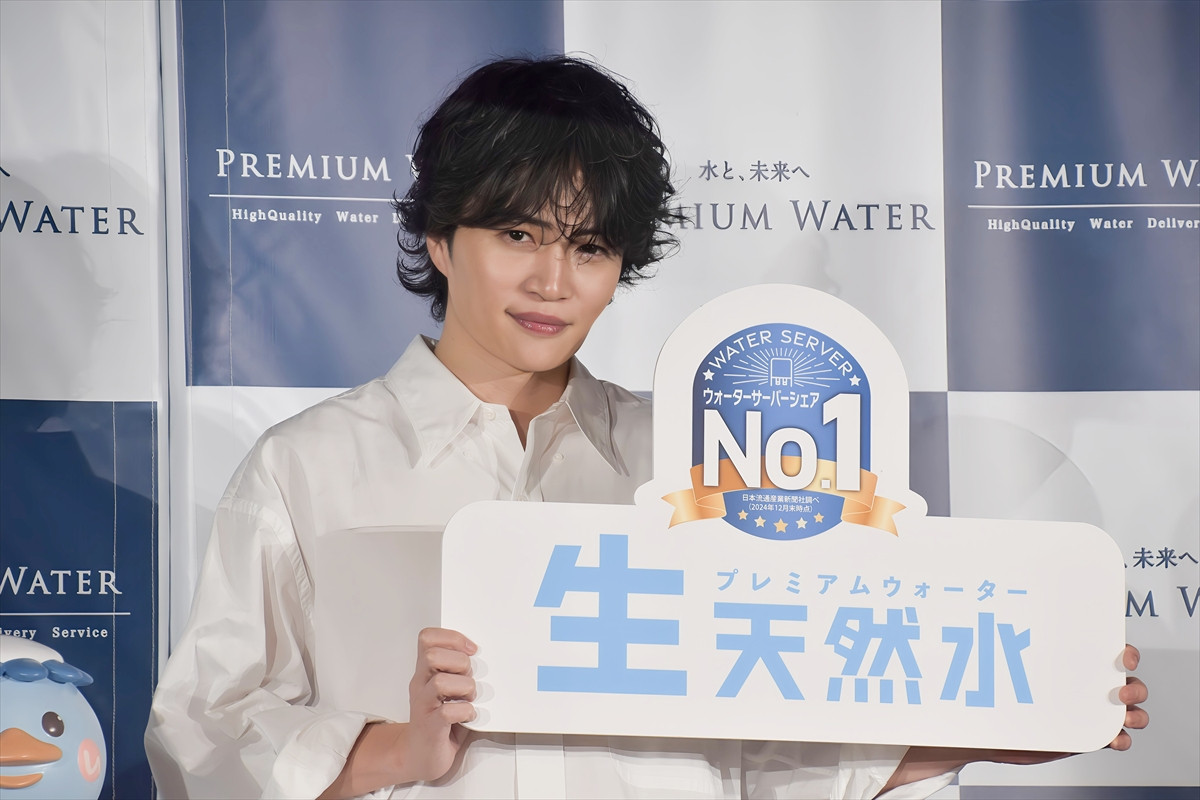 菊池風磨、美しい肌の秘訣は“生”　プレミアムウォーター「生天然水」アンバサダー就任