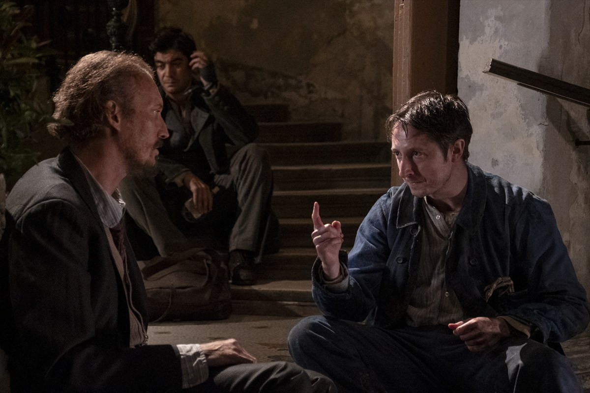 ジョニー・デップ約30年ぶり監督復帰作『モディリアーニ！』より日本版ポスターや予告、場面写真が解禁