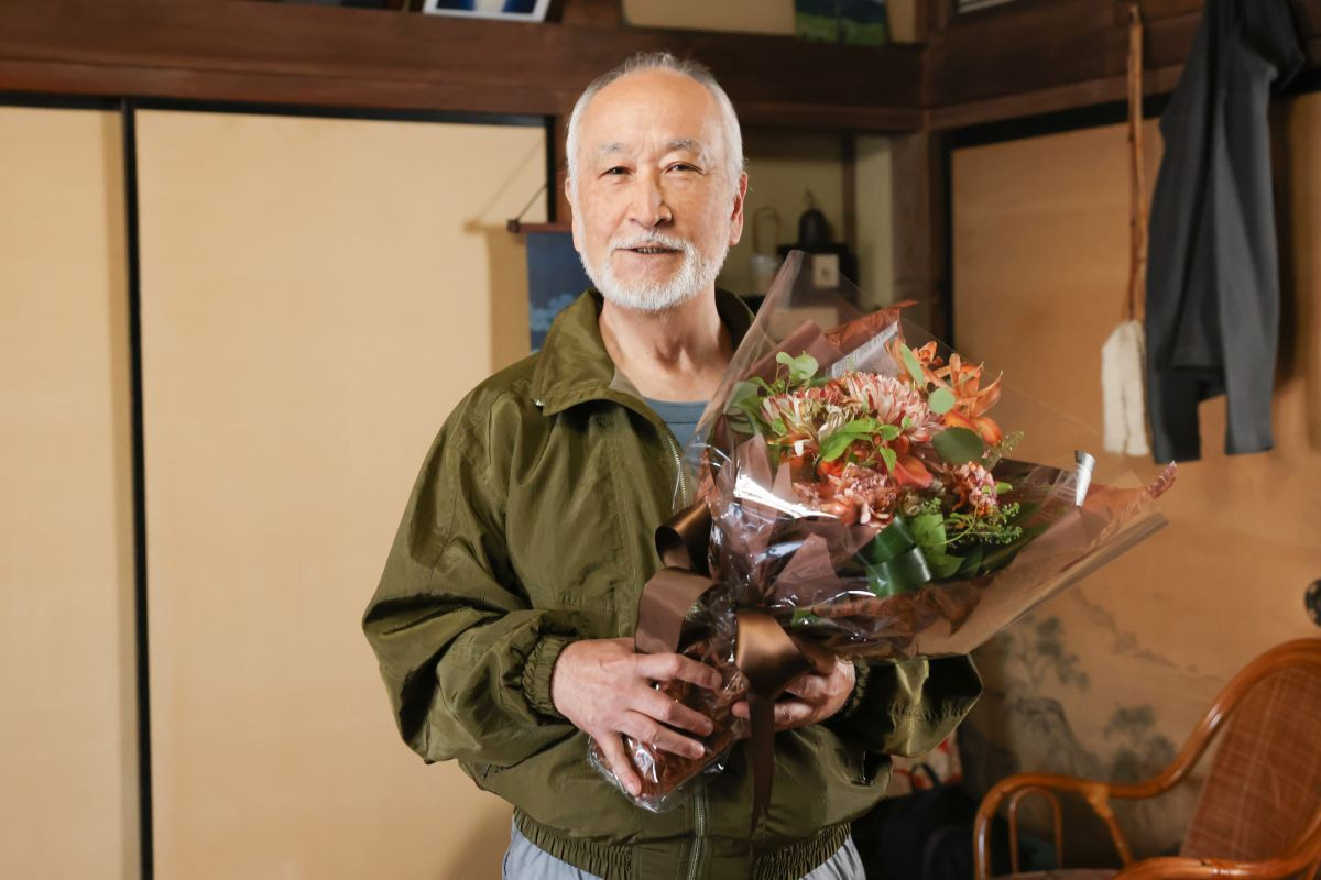 妻夫木聡「愛がビシビシ伝わってきた日々でした」『ザ・ロイヤルファミリー』目黒蓮らとクランクアップ！