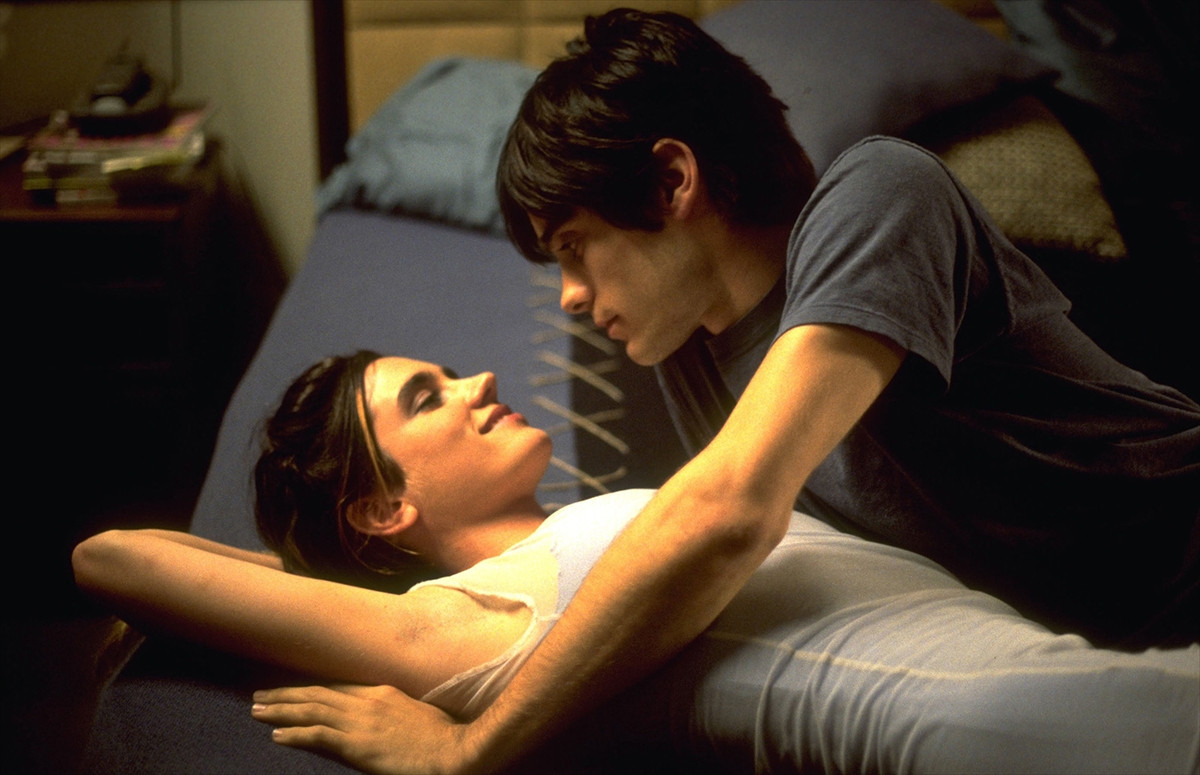 “落ち込む映画”1位『レクイエム・フォー・ドリーム 』が4Kで復活　妄想にすがる人々を写すシーン写真10点解禁