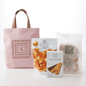 紀ノ国屋「ハッピーバッグ」が今年も登場！　限定コーデュロイバッグにお菓子を合わせたお得なセット