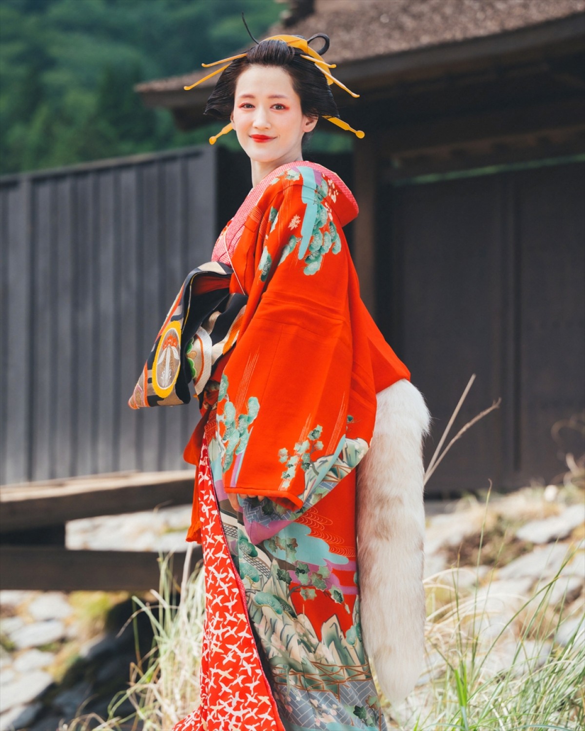 綾瀬はるか、大河ドラマ『べらぼう』語りだけでなく出演も！　九郎助稲荷役で花魁はじめ様々な姿で登場