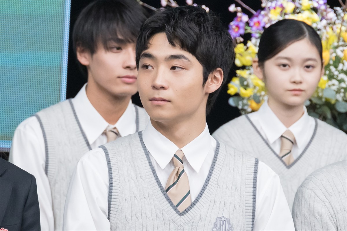松坂桃李＆吉岡里帆、生徒役・奥平大兼の暴露に「見られてる（笑）」「恥ずかしい」