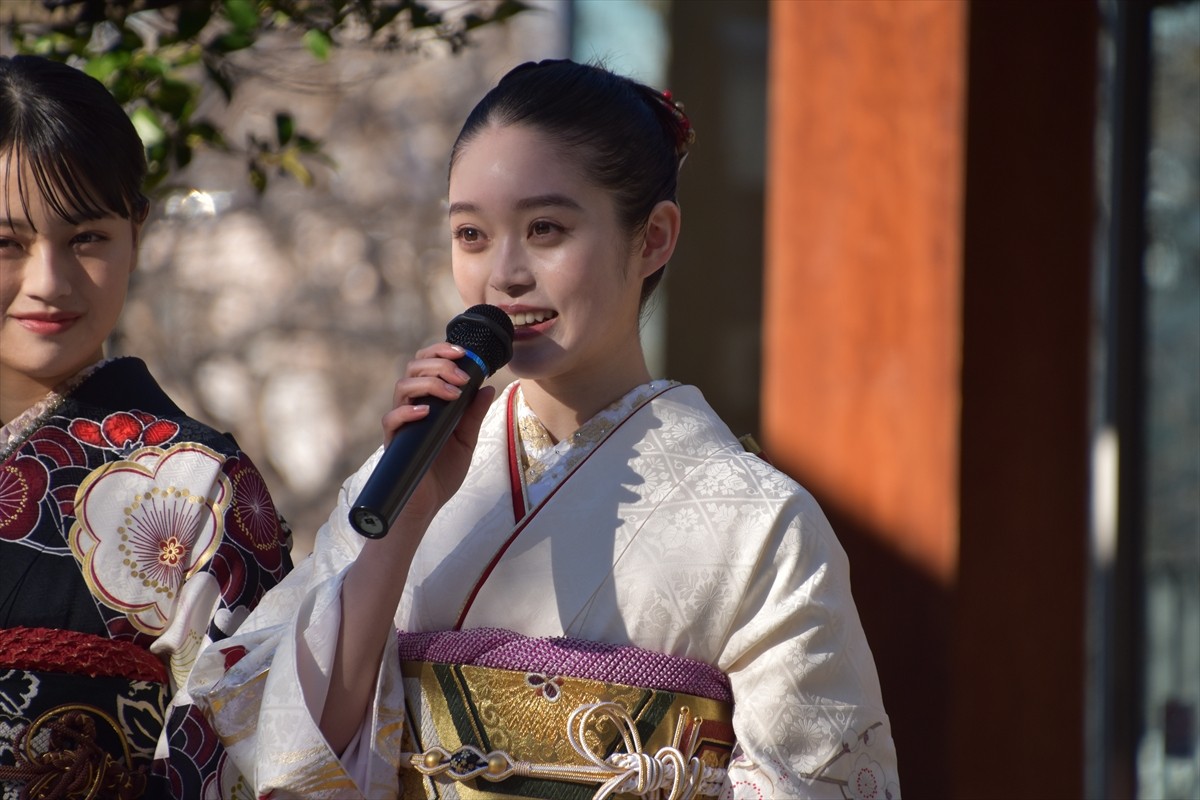 高石あかり、4日に1回のコンビニスイーツがご褒美　2025年は「華を咲かせる年」に