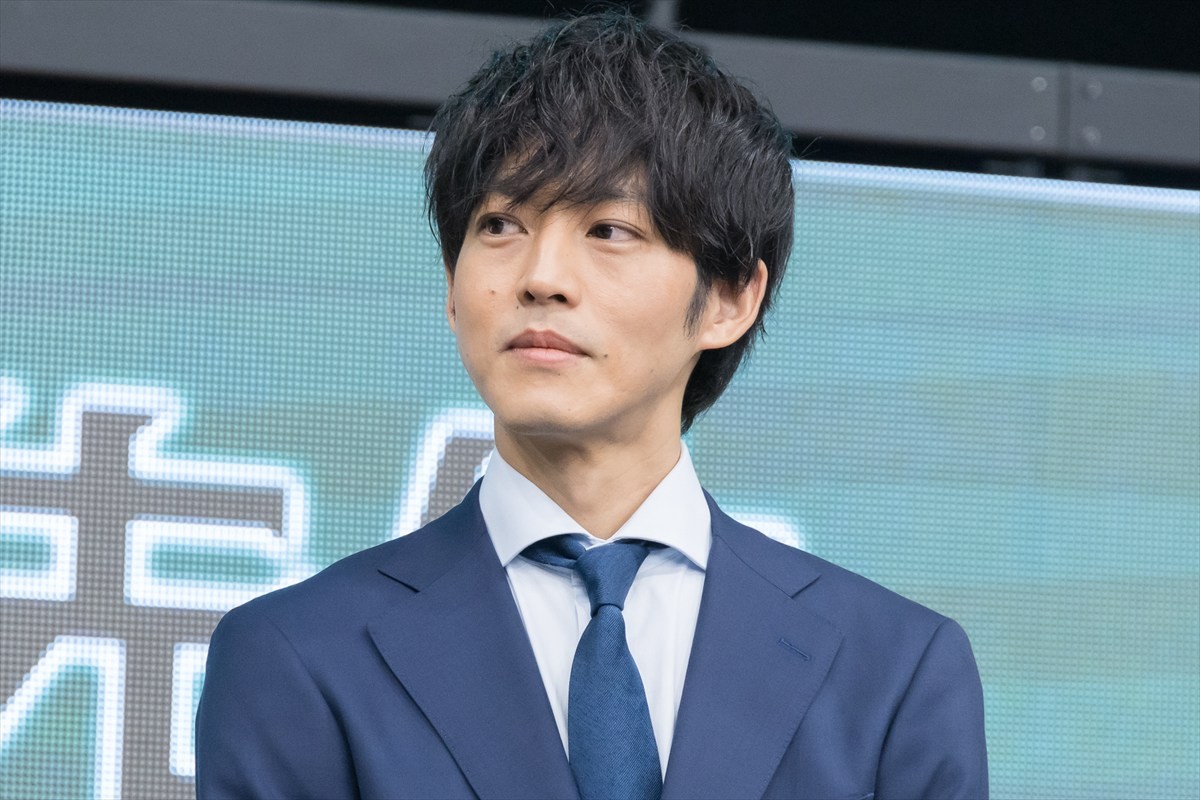 松坂桃李＆吉岡里帆、生徒役・奥平大兼の暴露に「見られてる（笑）」「恥ずかしい」