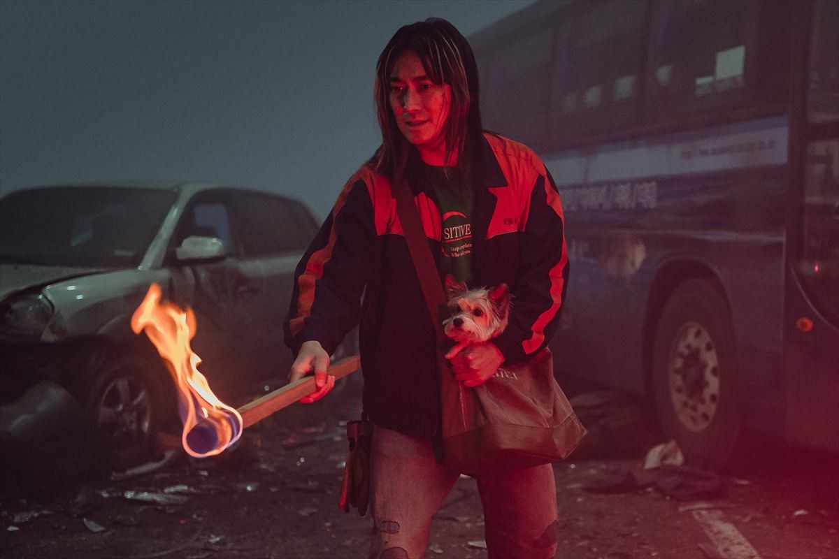 韓国パニック『プロジェクト・サイレンス』、犬の安否判明！　キュートな場面写真＆メイキングカット公開