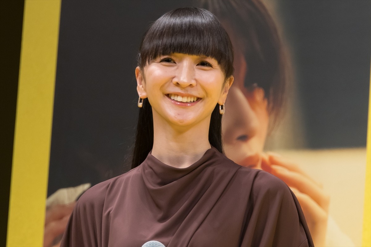 阿部寛、初のキャスター役でセリフ量は“過去最高”　生見愛瑠「信じられないぐらいのセリフ量を一発でこなされていた」