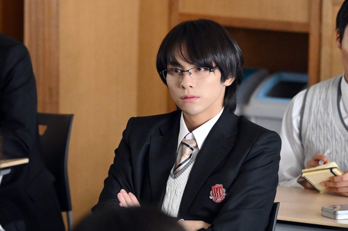 『御上先生』第2話　“御上”松坂桃李、“神崎”奥平大兼による不倫記事について生徒たちに討論させる