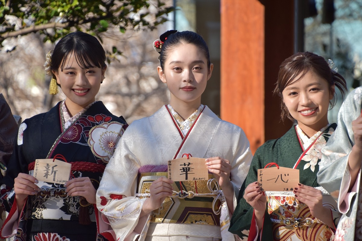 高石あかり、4日に1回のコンビニスイーツがご褒美　2025年は「華を咲かせる年」に