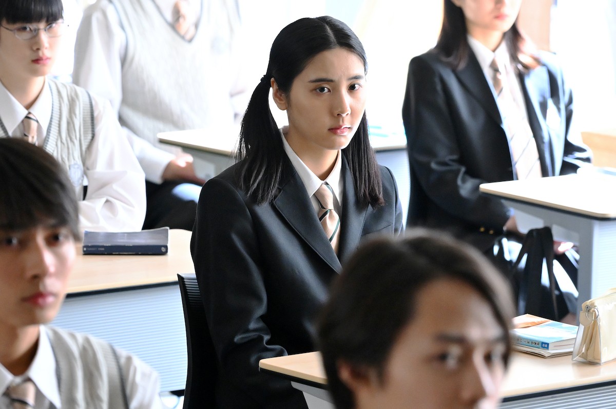 『御上先生』第2話　“御上”松坂桃李、“神崎”奥平大兼による不倫記事について生徒たちに討論させる