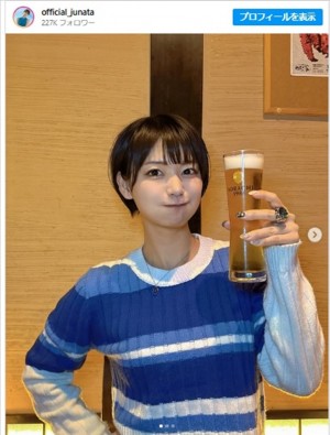 【写真】人気の道産子グラドル、かわいすぎるカンパイショットに「顔小さい」「一緒にビール飲みたい」