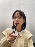 のん、知的なメガネ＆ネクタイ着用の私服コーデ　※「のん」ブログ