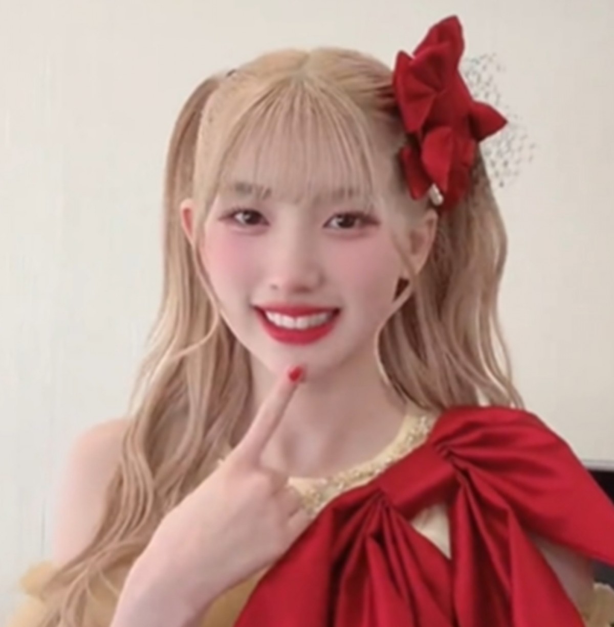 芹澤もあ、アイドル衣装姿　※「芹澤もあ」TikTok