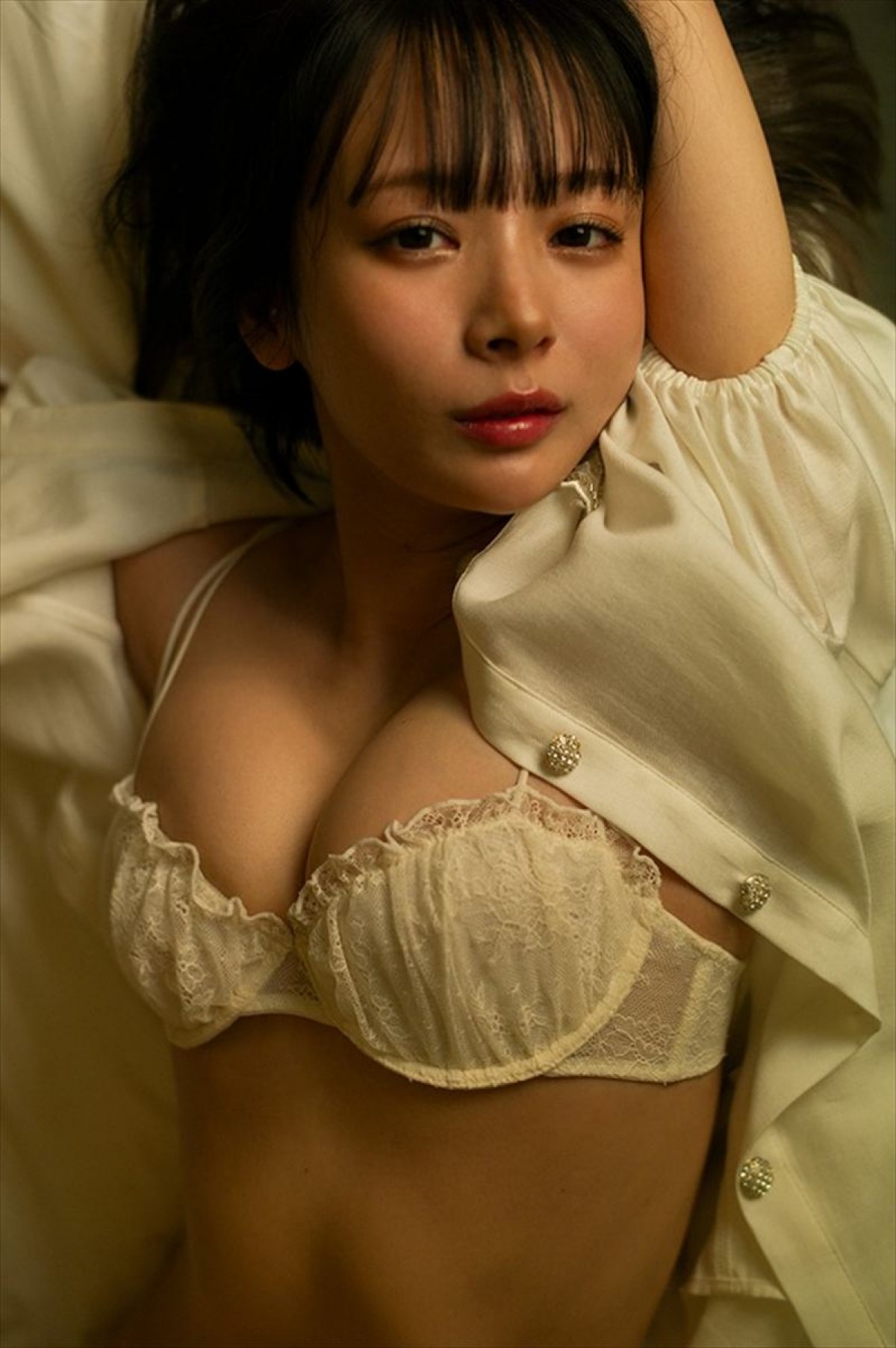 “役満ボディ”岡田紗佳、写真集第4弾『嶺上開花』発売決定　恋人目線にバスタイムカットも