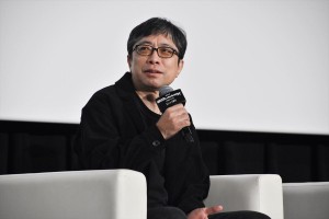 『機動戦士Gundam GQuuuuuuX ‐Beginning‐』の大ヒット御礼舞台あいさつに登壇した鶴巻和哉監督