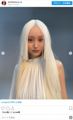 忽那汐里、ホワイトヘアー姿　※「忽那汐里」インスタグラム