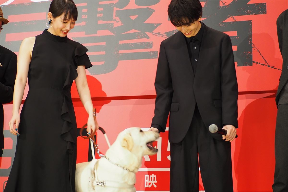 人気女優がまさかのイベント途中退席！　取材中に発生したハプニングイッキ見