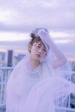 ⼩泉遥⾹1st写真集『はるのとなり。』より