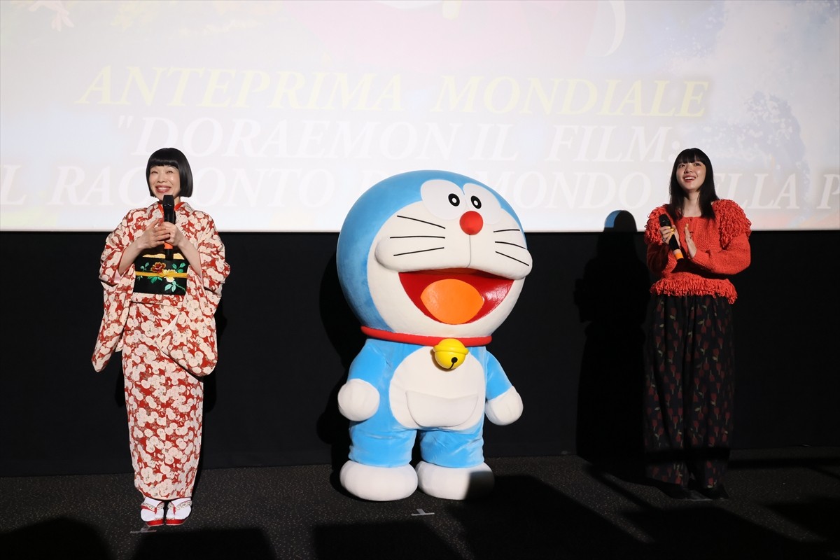 水田わさび＆あいみょん”仲良しコンビ”感激　『映画ドラえもん のび太の絵世界物語』、イタリアで初のワールドプレミア開催