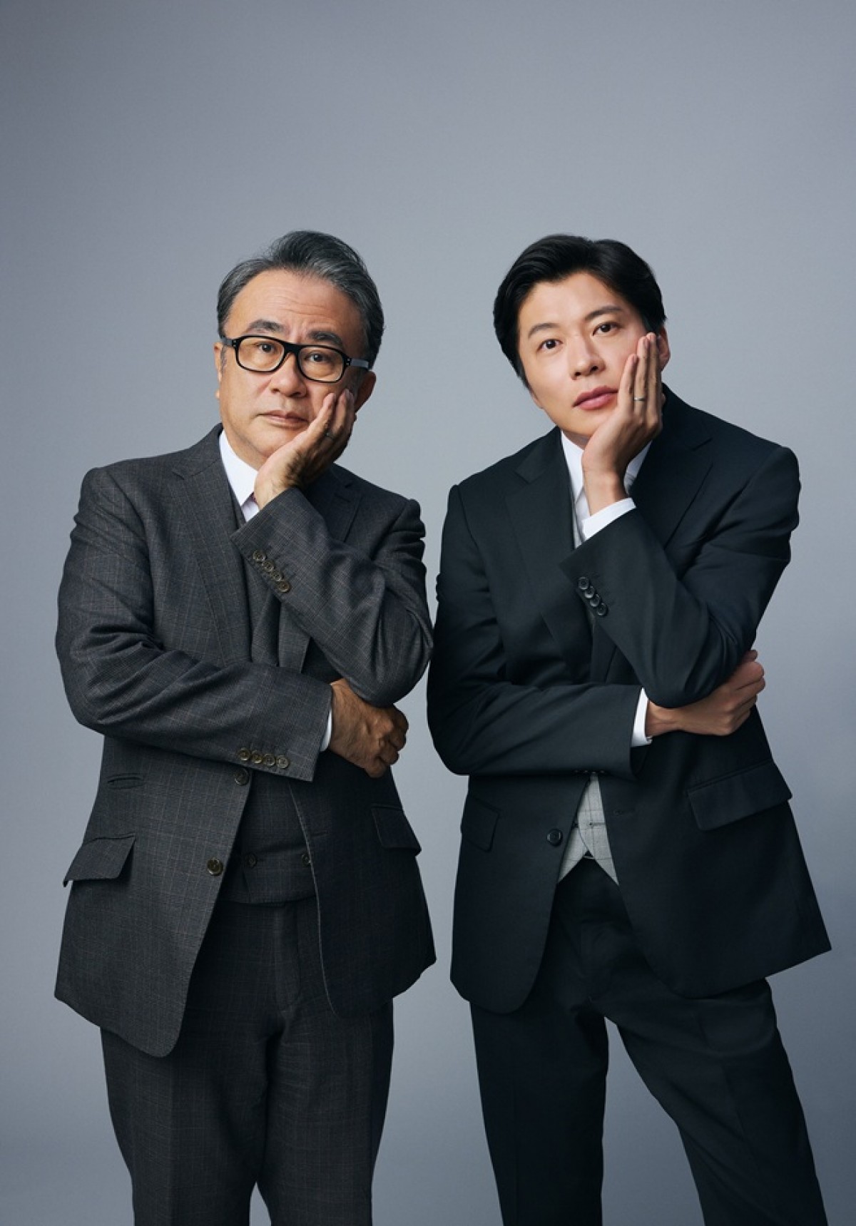 ドラマ『おい、太宰』(左から)脚本と監督・三谷幸喜、主演・田中圭