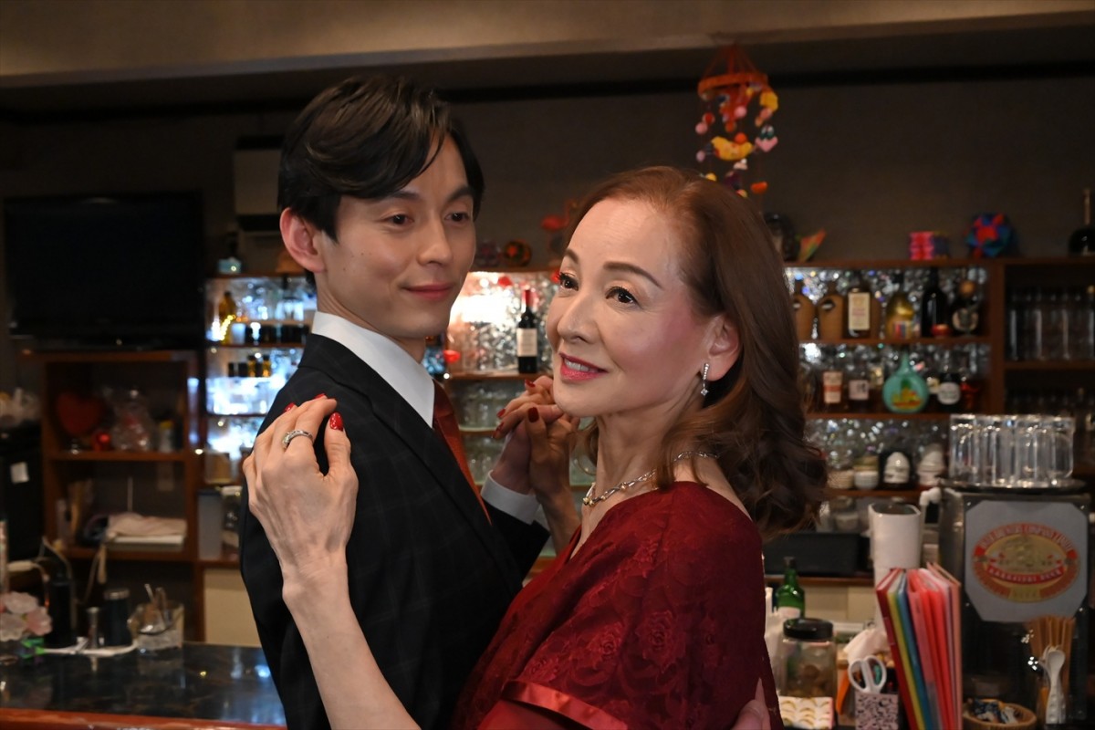 尾碕真花×宮崎美子共演のファンタジードラマ『介護スナック ベルサイユ』2週連続放送＆コメント到着