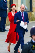 キャサリン妃、エリザベス女王のネックレスを纏い、2年ぶりにコモンウェルス・デーの式典に出席