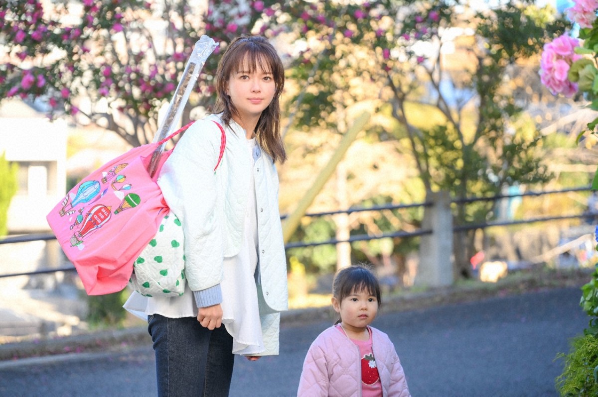 多部未華子、2歳の娘を育てる専業主婦に！ “家事”がテーマのお仕事ドラマ『対岸の家事』今夜開幕！