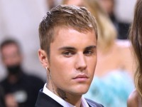 薬物疑惑のジャスティン・ビーバー、スモーク画像を公開しファンを心配させる