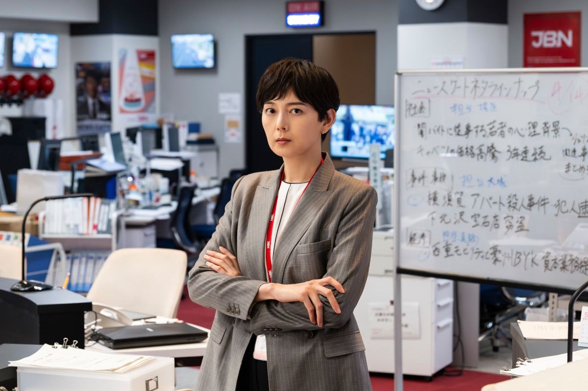 阿部寛主演『キャスター』、テレビ局会長役に高橋英樹！　番組スタッフ役には音尾琢真・岡部たかし・宮澤エマら6名決定