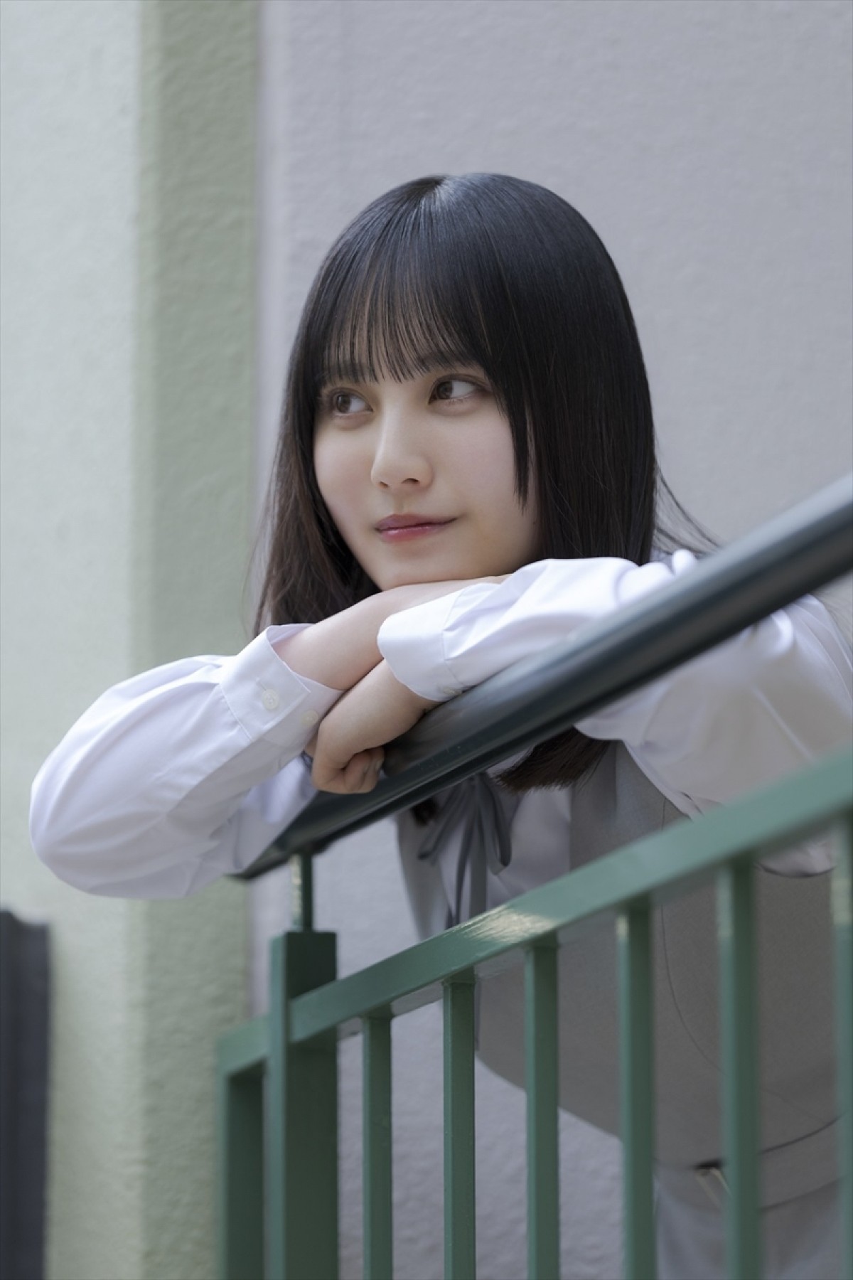 日向坂46五期生・松尾桜、蔵盛妃那乃の撮り下ろし写真&手書きプロフィール公開