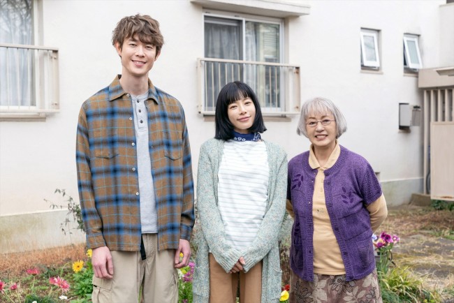 ドラマ『しあわせは食べて寝て待て』より(左から)宮沢氷魚、桜井ユキ、加賀まりこ