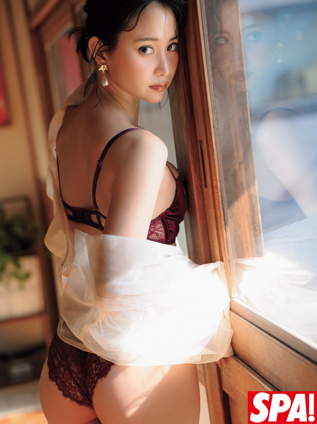 "令和最強のメリハリボディ"澄田綾乃の大胆なグラビア！　フレッシュな18歳美少女も
