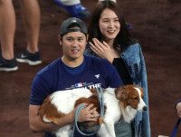 大谷翔平、第1子誕生でデコピンにも祝福「デコイ兄さん、おめでとう」「デコイは最高のお兄ちゃんになりそう！」（2024年撮影）