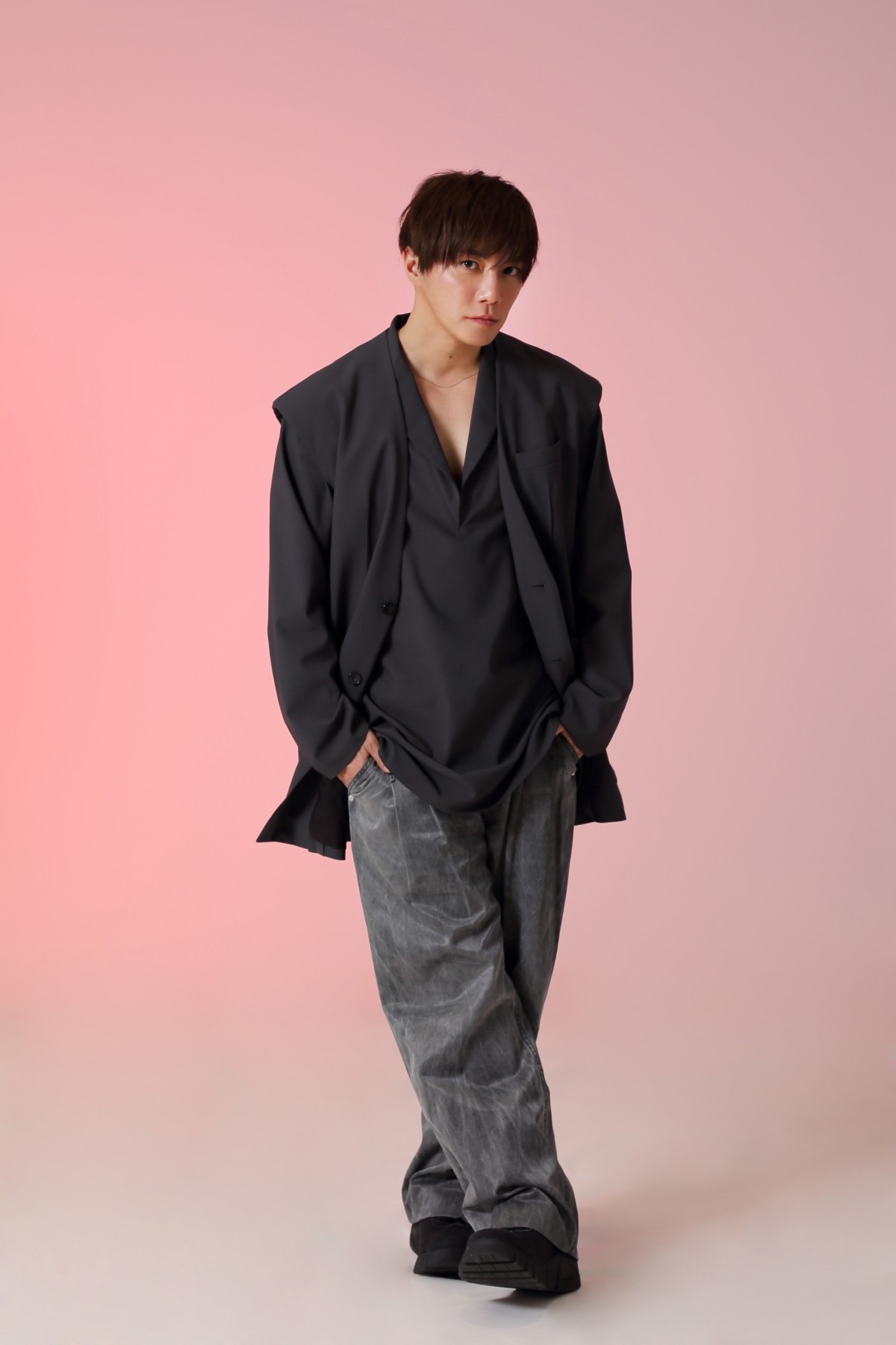 成宮寛貴、8年ぶり俳優復帰作で魅了　42歳変わらぬビジュアルの秘密とは？