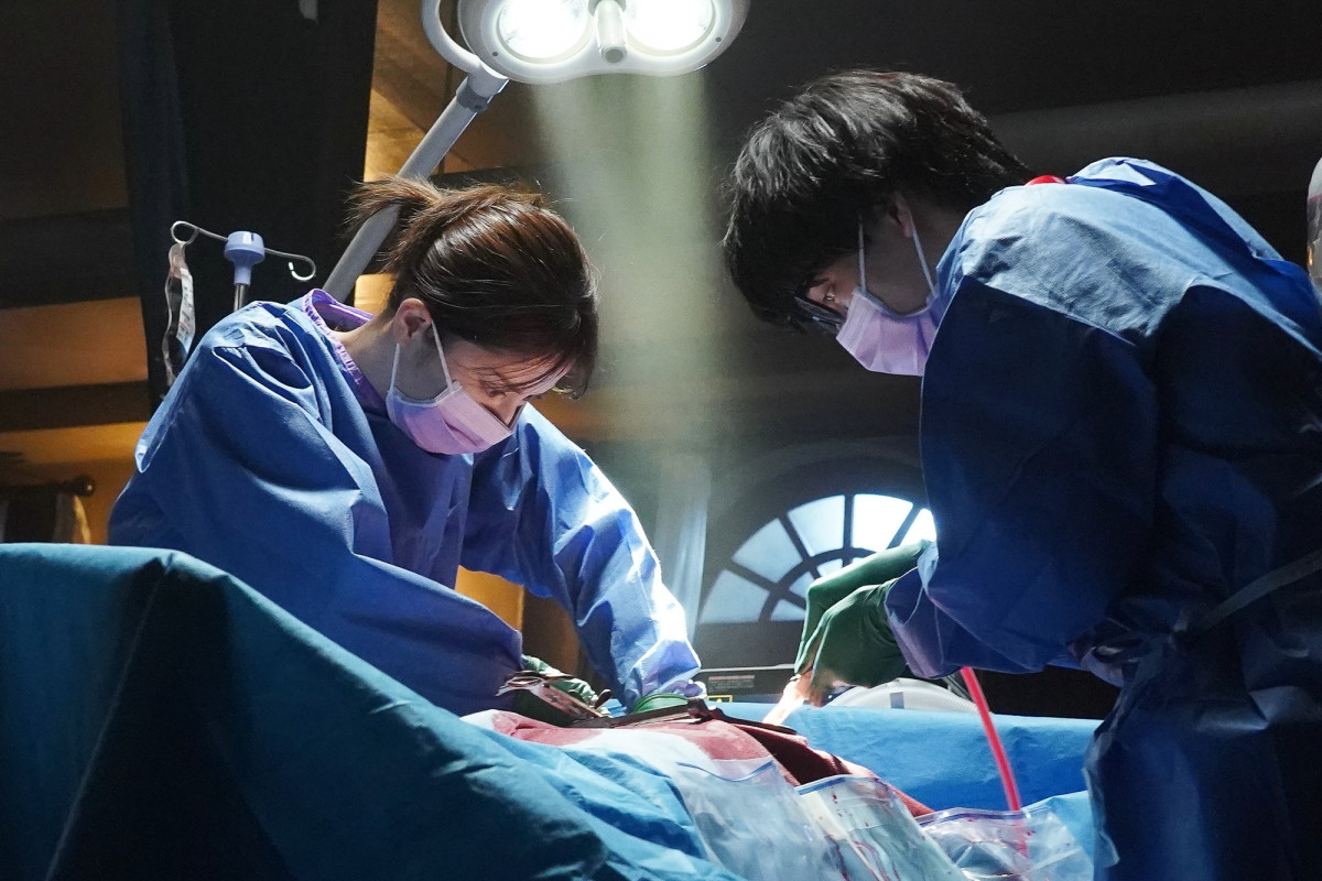 松本若菜主演『Dr.アシュラ』初回　緊迫シーンの連続に反響「一瞬も見逃せない」「ずっとハラハラ」