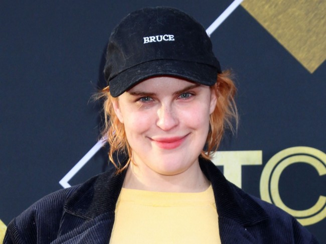 デミ・ムーア娘が元継父アシュトン・カッチャーについて珍しくコメント