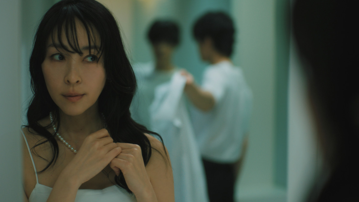 『魔物』“あやめ”麻生久美子がキムチチゲをかけられる展開に驚きの声「まさかの」「唐突なキムチチゲ」