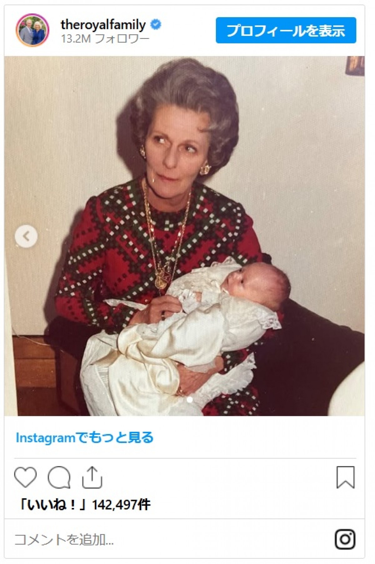 チャールズ国王、英母の日に亡き母エリザベス女王の写真と写るツーショットをシェア