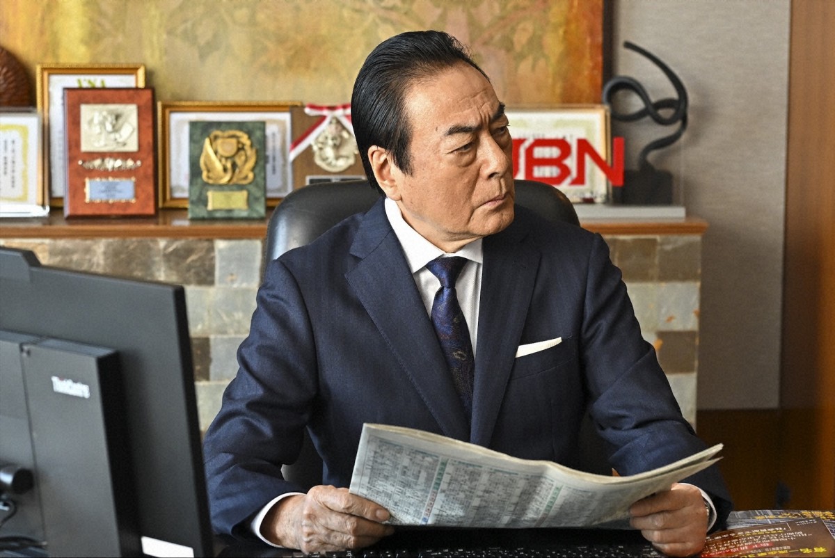 阿部寛が破天荒なキャスター役で日曜劇場に帰還！　社会派エンターテインメント『キャスター』今夜スタート