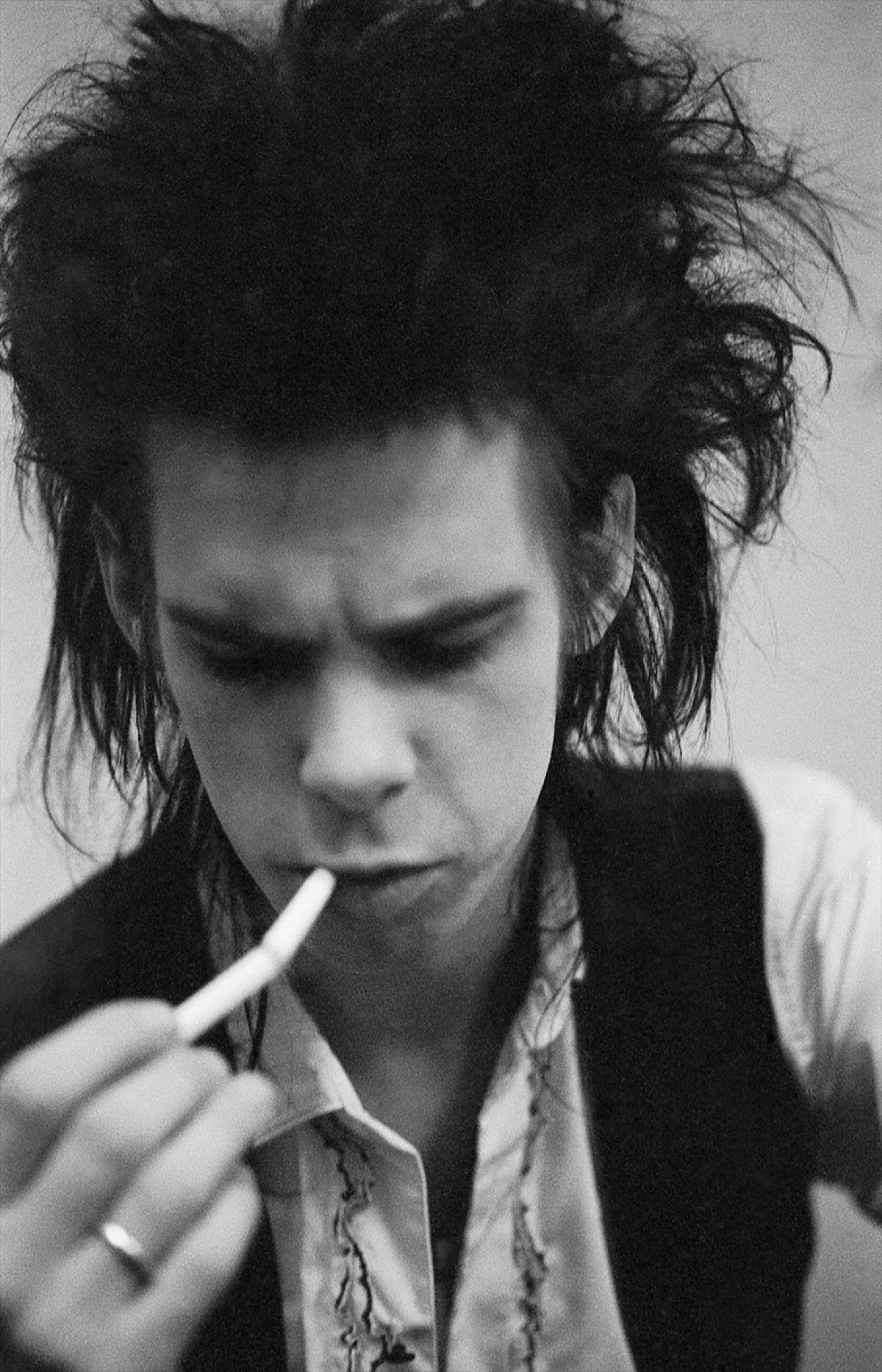 強烈な歌詞とライブ映像に衝撃――ニック・ケイヴが初めて組んだバンドの軌跡を追う『バースデイ・パーティ／天国の暴動』新予告