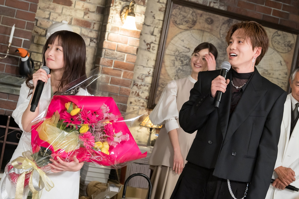 橋本環奈、“朝から元気”の理由を尋ねる三浦翔平に回答「下っていく感じがこの現場には無い」
