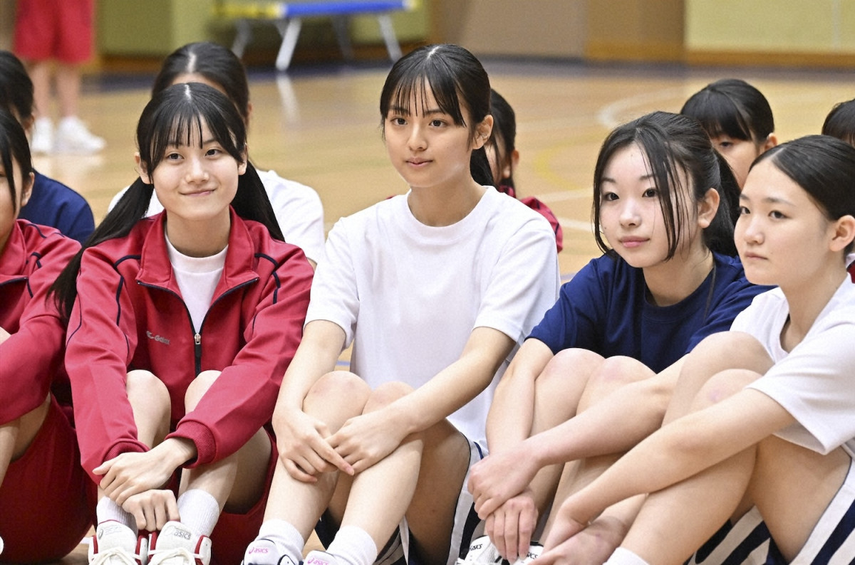 『キャスター』第4話　“進藤”阿部寛、盗撮事件が発生した女子中学校の取材に同行