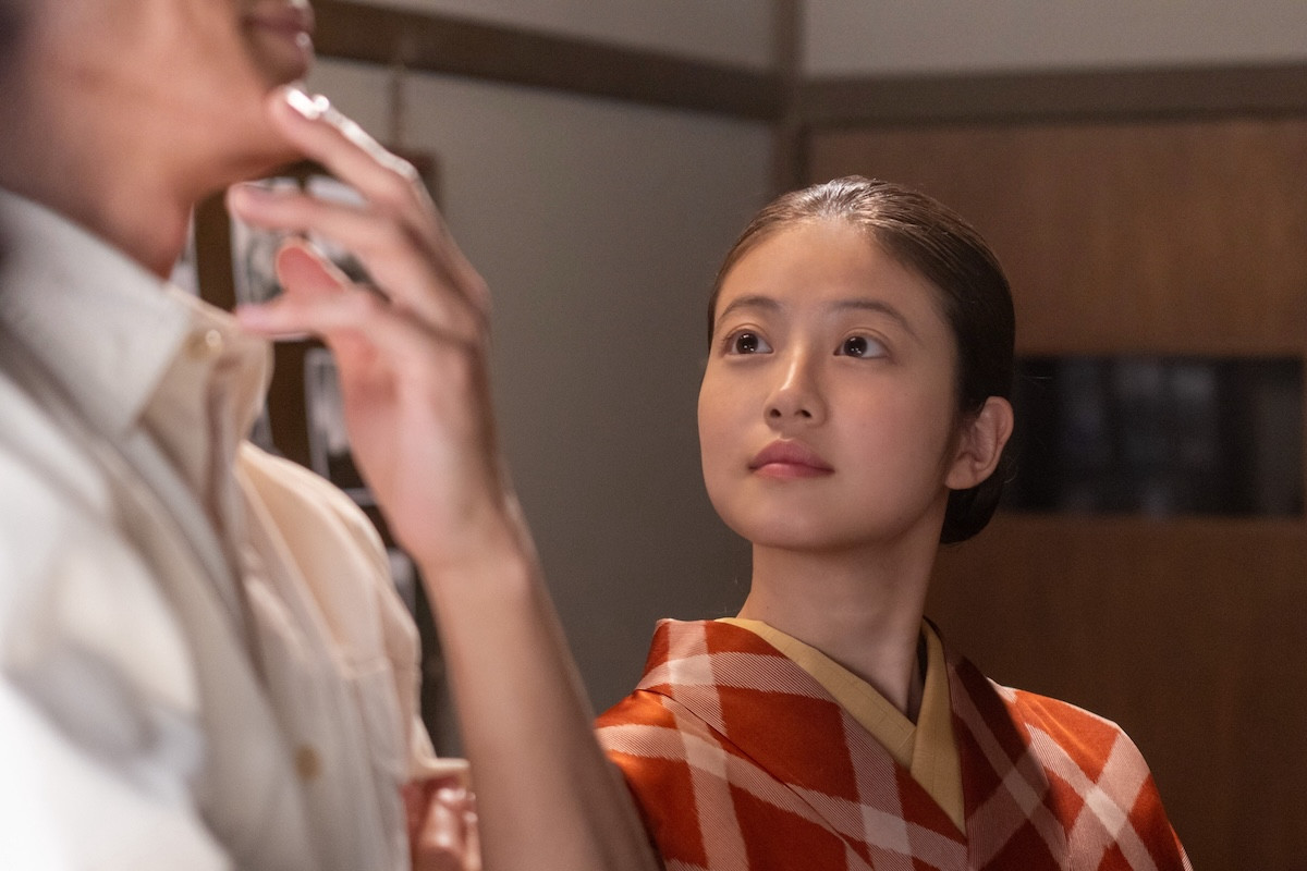 明日の『あんぱん』“嵩”北村匠海、赤紙が届いた“健太郎”高橋文哉を見送る