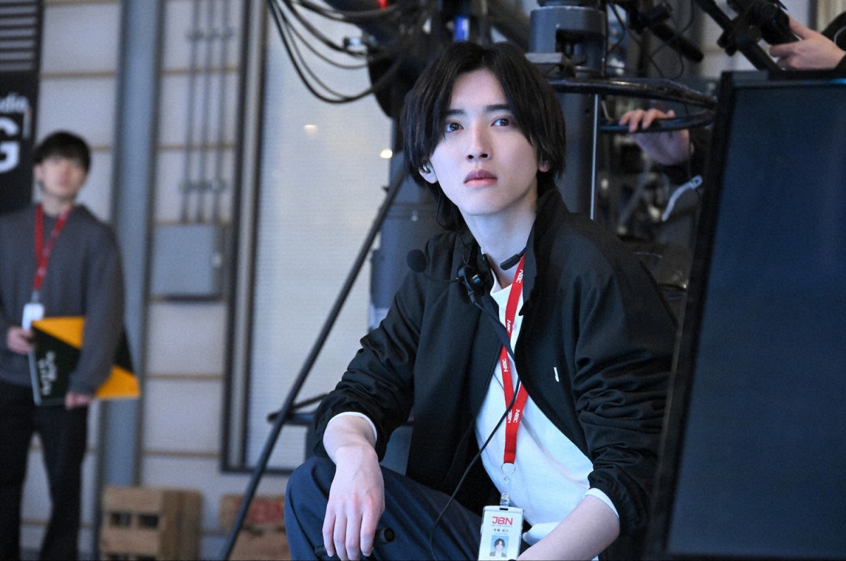 『キャスター』第4話　“進藤”阿部寛、盗撮事件が発生した女子中学校の取材に同行