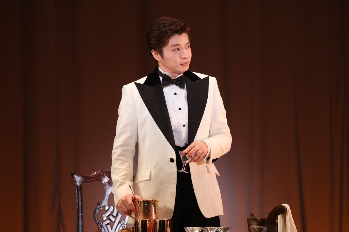 田中圭「4回もカーテンコールをしてくださって嬉しかった」　主演舞台『陽気な幽霊』開幕！　オフィシャルレポート到着