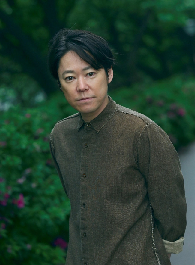 戦後80年ドラマ『八月の声を運ぶ男』に出演する阿部サダヲ